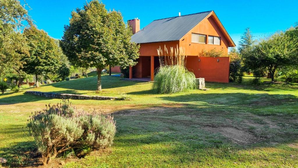 Cabañas en Villa General Belgrano con Pileta, Balcón al Champaqui