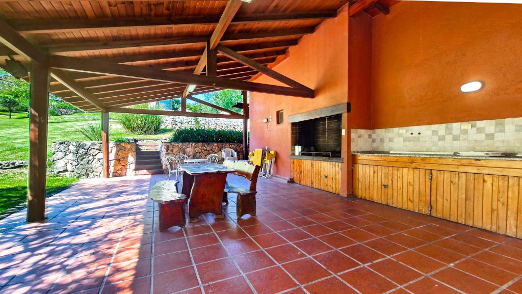Cabañas en Villa General Belgrano con Pileta, Balcón al Champaqui