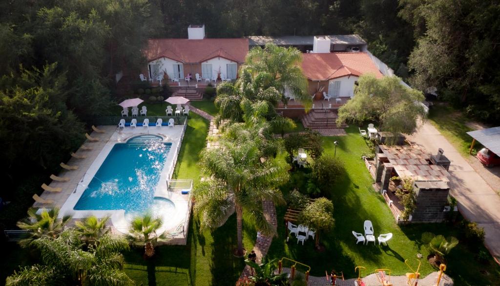 Candy Apart Hotel con pileta al aire libre