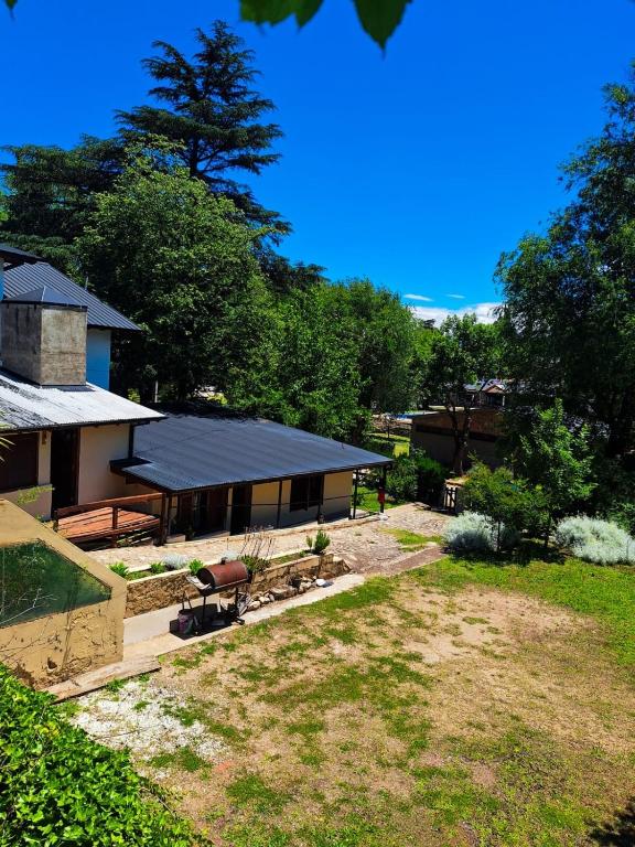 Chalet en Villa General Belgrano – Frente al Arroyo