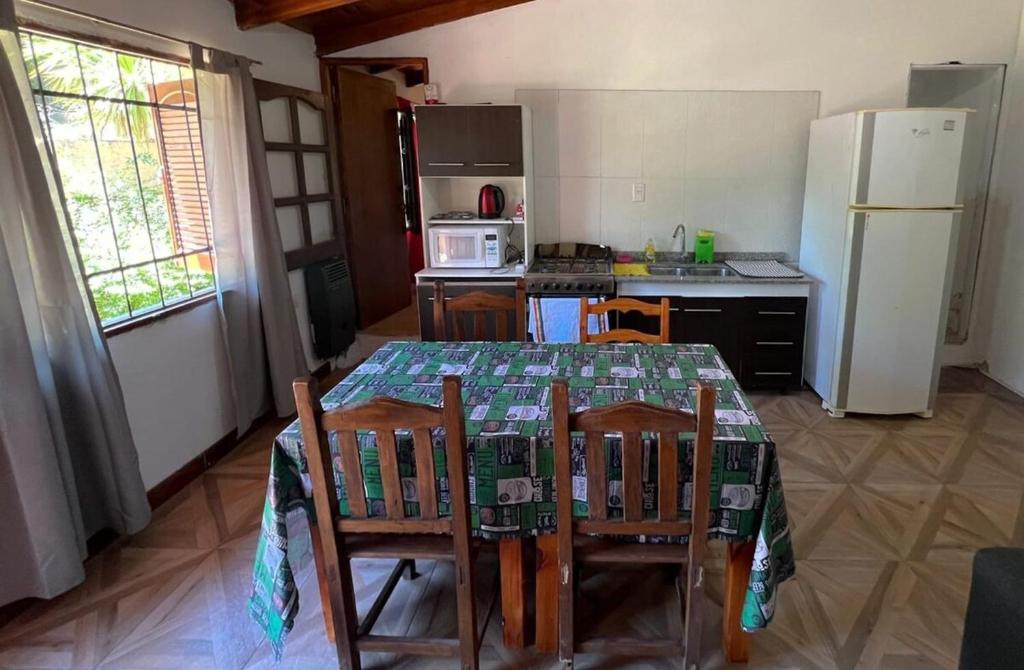 Hospedaje chalet frente al arroyo Villa General Belgrano