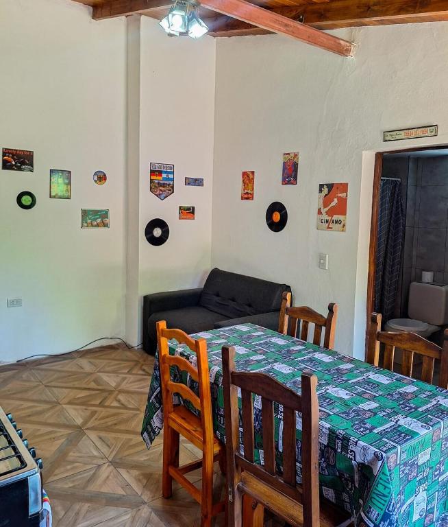 Alquiler turístico en Villa General Belgrano – Chalet frente al arroyo
